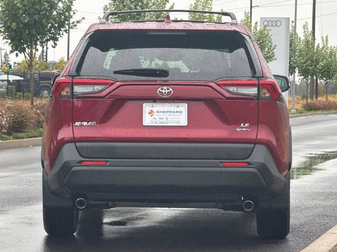 Used 2025 Toyota RAV4 LE AWD/4WD image 4