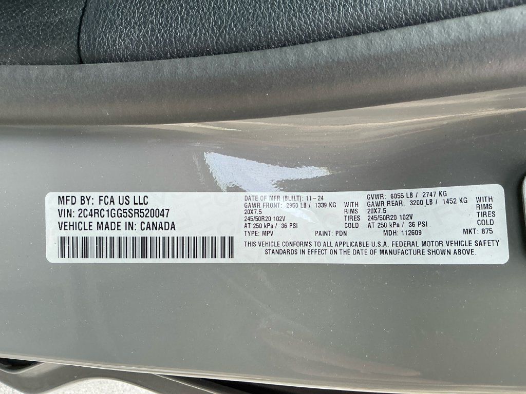 Used 2025 Chrysler Pacifica Limited FWD image 30