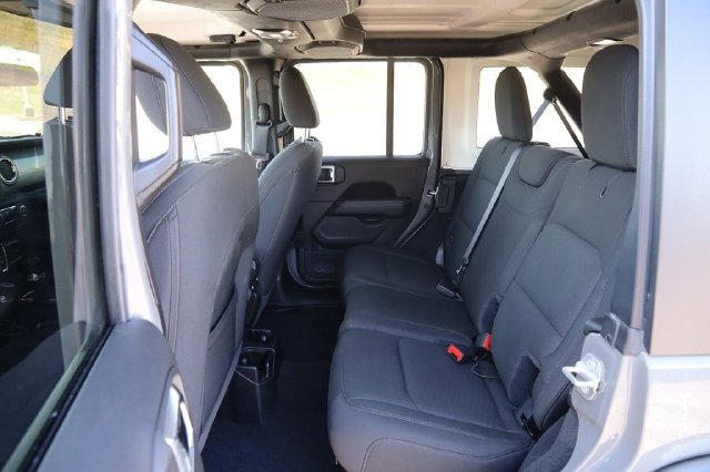 Used 2021 Jeep Wrangler Unlimited Sahara w/ Cold Weather Group AWD/4WD image 9