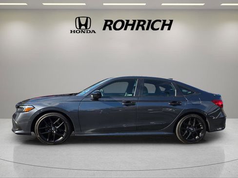 Used 2023 Honda Civic Sport image 2