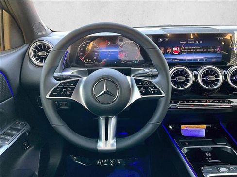 New 2026 Mercedes-Benz GLB 250 4MATIC image 18
