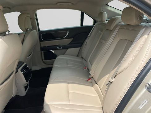 Used 2017 Lincoln Continental Premiere AWD/4WD image 19