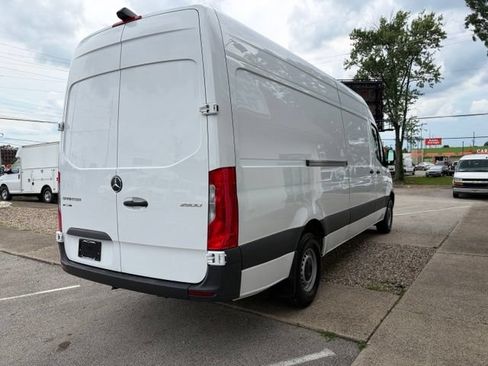 Used 2024 Mercedes-Benz Sprinter 2500 image 4