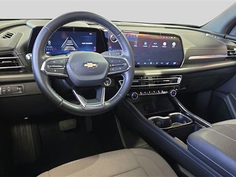 Used 2025 Chevrolet Traverse LT image 20