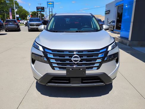 Used 2025 Nissan Rogue SV AWD/4WD image 2