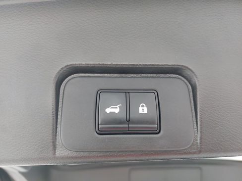Used 2023 Nissan Rogue SV w/ SV Premium B Package FWD image 15