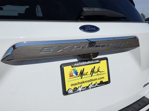 Used 2022 Ford Explorer XLT w/ Equipment Group 202A image 29