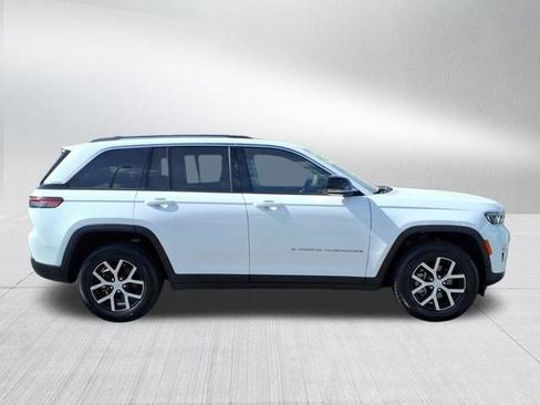 Certified 2023 Jeep Grand Cherokee Limited w/ Luxury Tech Group II AWD/4WD image 9
