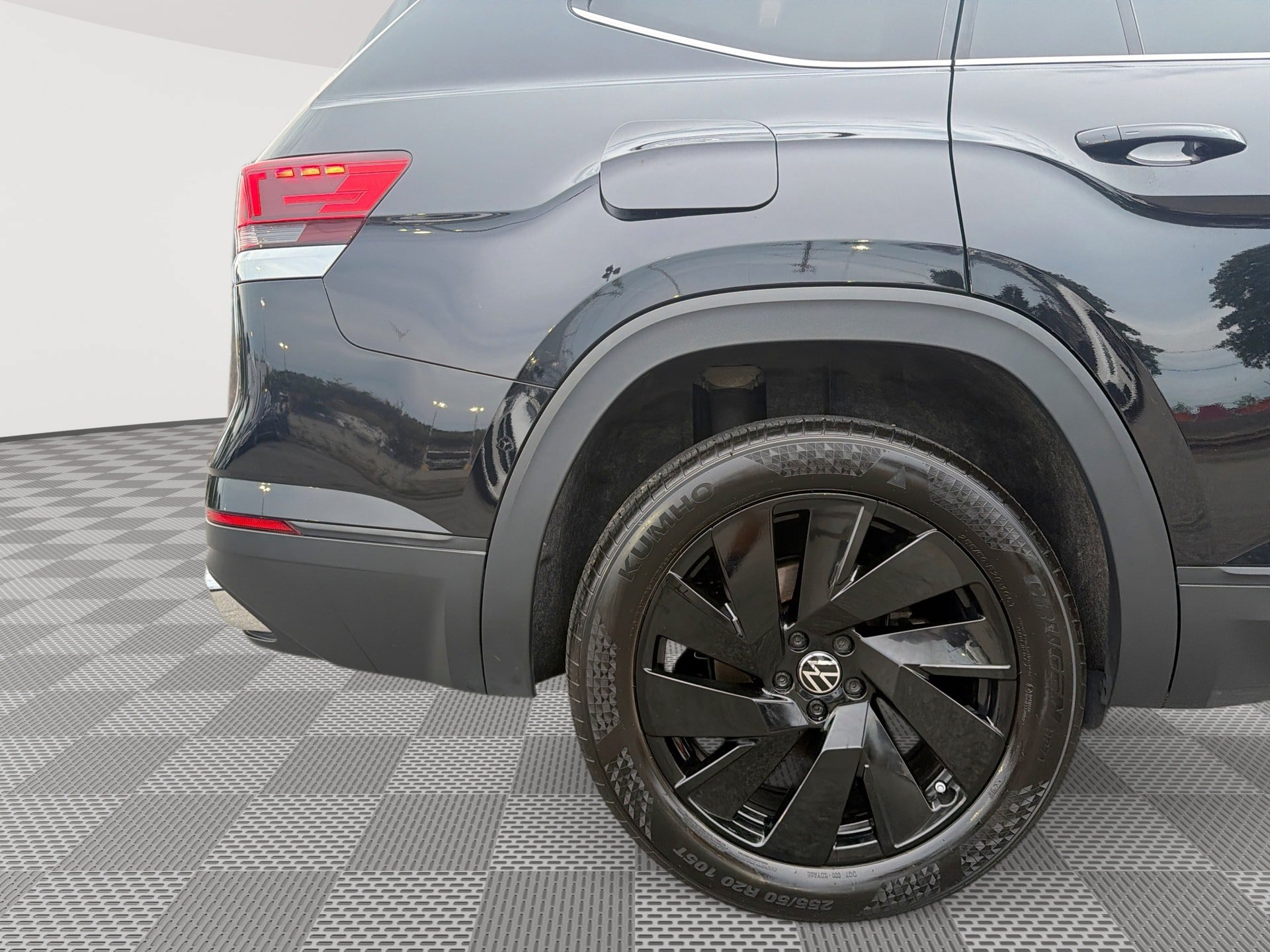 Used 2024 Volkswagen Atlas SE w/ Black Wheel Package AWD/4WD image 29