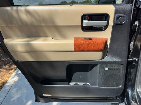 Used 2018 Toyota Sequoia Platinum image 18