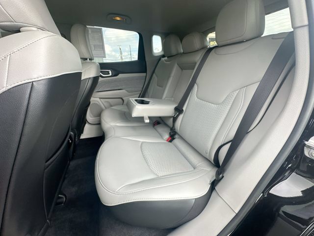 Used 2022 Jeep Compass Latitude w/ Convenience Group AWD/4WD image 23