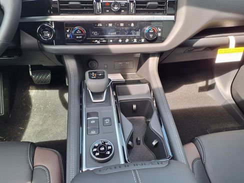 New 2026 Nissan Pathfinder Platinum AWD/4WD image 19
