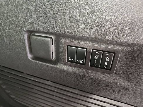 Used 2023 GMC Yukon XL Denali Ultimate AWD/4WD image 13