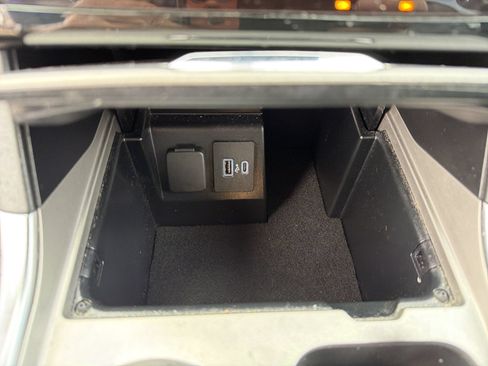 Used 2021 Ford Explorer Limited w/ Equipment Group 301A RWD image 10