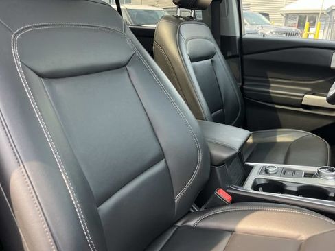 Used 2024 Ford Explorer XLT w/ Equipment Group 202A AWD/4WD image 32