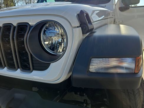 New 2026 Jeep Gladiator Sport AWD/4WD image 32