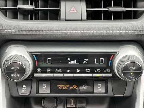 Used 2021 Toyota RAV4 XLE w/ Convenience Package AWD/4WD image 15