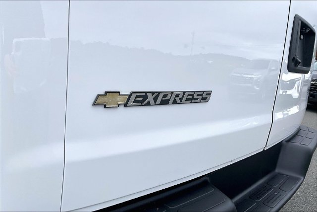 Used 2025 Chevrolet Express 2500 w/ Driver Convenience Package RWD image 29