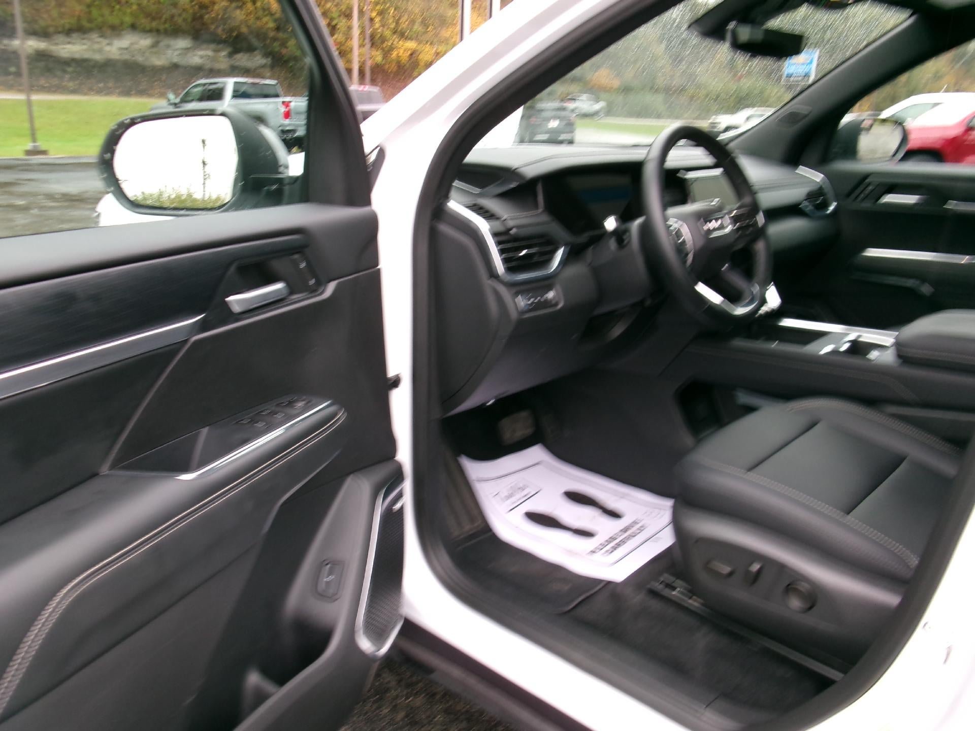 Used 2026 GMC Acadia Elevation w/ Elevation Premium Package AWD/4WD image 8