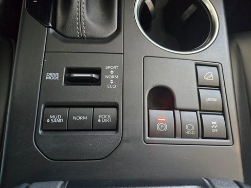 Used 2023 Toyota Highlander XLE image 11