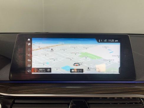 Used 2018 BMW 530e w/ Premium Package 2 RWD image 19