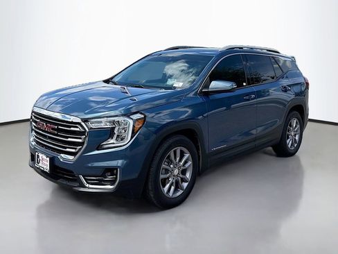 Used 2024 GMC Terrain SLT w/ Infotainment Package II image 3