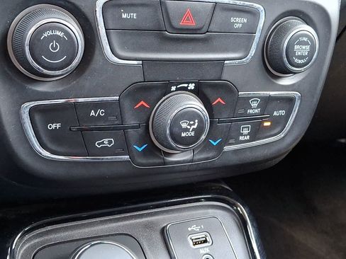 Used 2019 Jeep Compass Limited AWD/4WD image 17