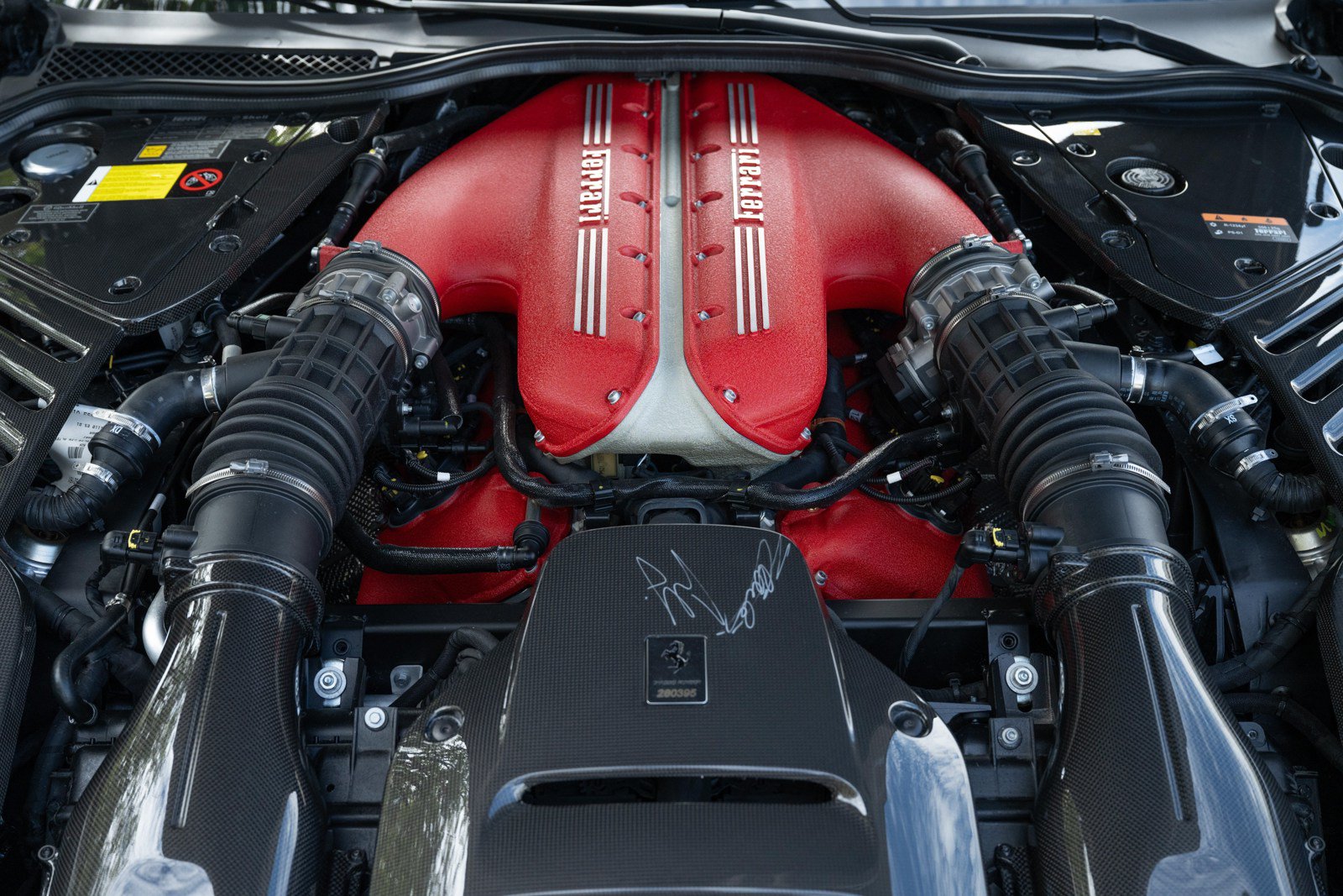 Used 2022 Ferrari 812 Competizione RWD image 13