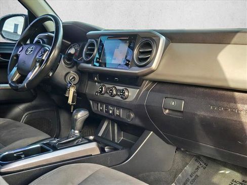 Used 2018 Toyota Tacoma SR5 image 22