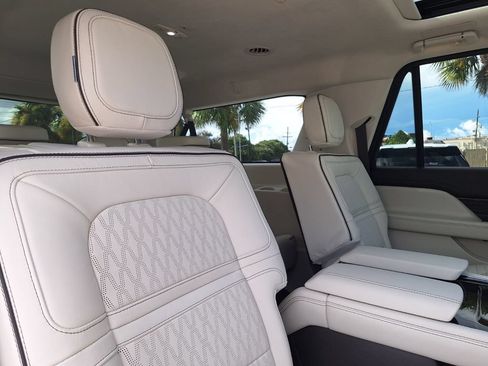 Used 2024 Lincoln Navigator L Black Label AWD/4WD image 33