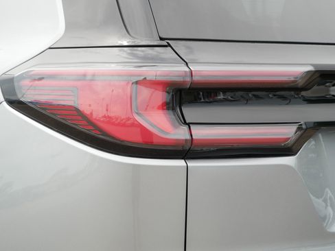 Used 2026 GMC Acadia Denali w/ Super Cruise Package FWD image 17