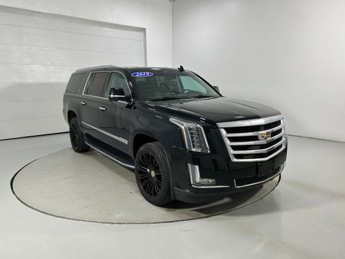 Used 2019 Cadillac Escalade ESV Luxury AWD/4WD image 2