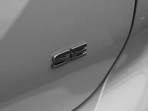 Used 2023 Mitsubishi Outlander SE image 40