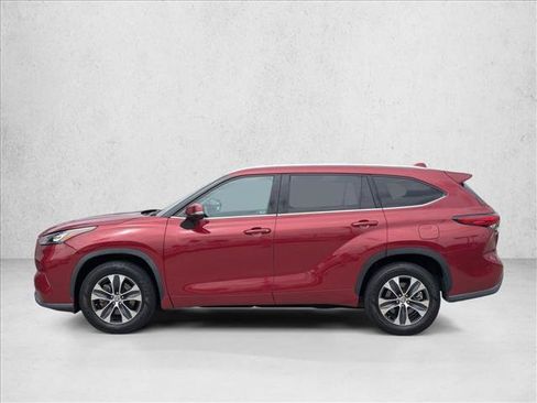 Used 2020 Toyota Highlander XLE FWD image 9