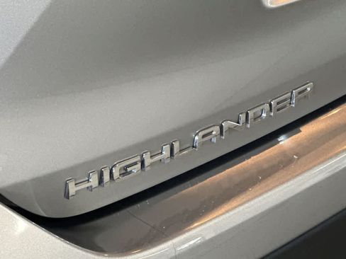 Used 2023 Toyota Highlander XLE FWD image 10