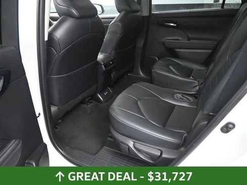 Used 2023 Toyota Highlander XLE FWD image 17