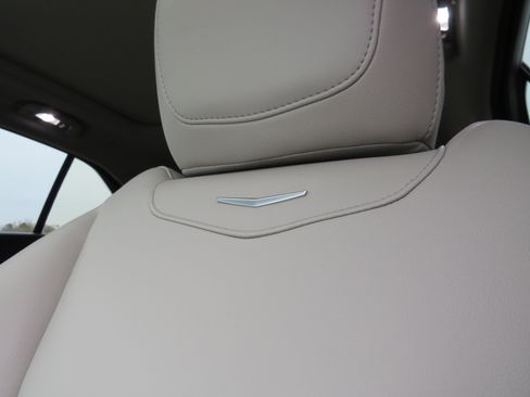 Certified 2023 Cadillac XT4 Luxury w/ Cold Weather Package image 21