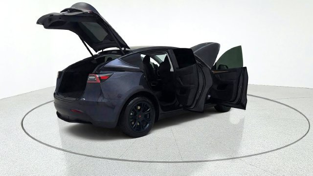 Used 2024 Tesla Model Y 2WD image 18