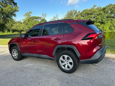 Used 2021 Toyota RAV4 LE FWD image 4