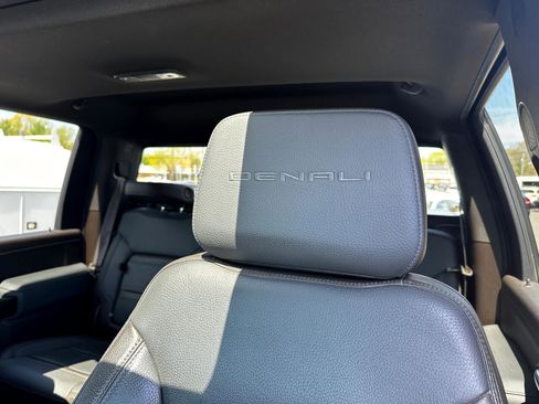 Used 2020 GMC Sierra 2500 Denali w/ Denali Ultimate Package image 11