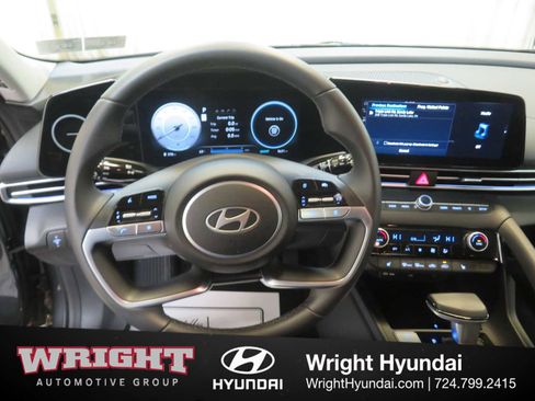 Certified 2025 Hyundai Elantra SEL image 19