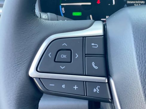 Used 2026 Toyota Sienna XLE FWD image 7