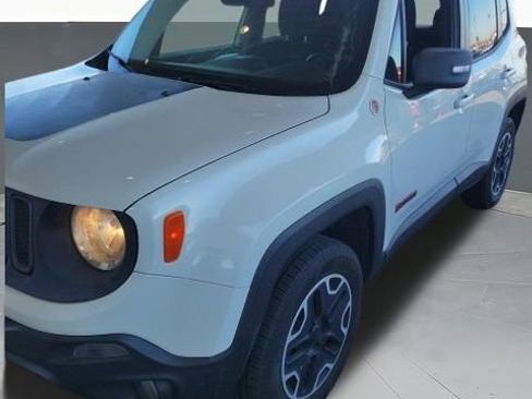 Used 2015 Jeep Renegade Trailhawk image 4