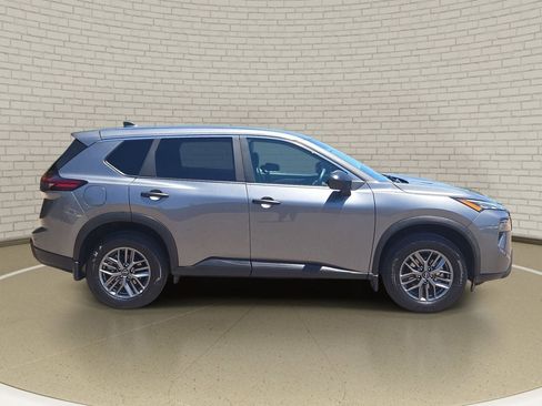 Certified 2025 Nissan Rogue S FWD image 4