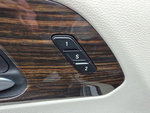 Used 2023 Chrysler Pacifica Limited FWD image 35
