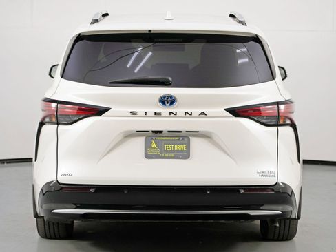 Used 2021 Toyota Sienna Limited image 53