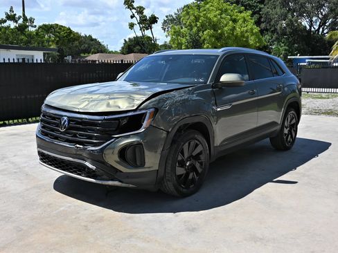 Used 2025 Volkswagen Atlas Cross Sport SE AWD/4WD image 2