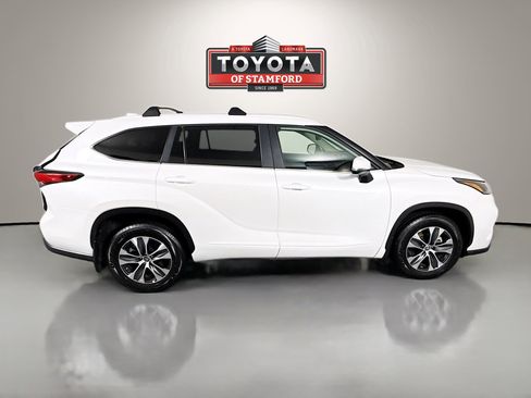 Certified 2023 Toyota Highlander XLE image 8