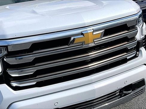 Used 2022 Chevrolet Silverado 1500 High Country w/ Z71 Off-Road Package image 34