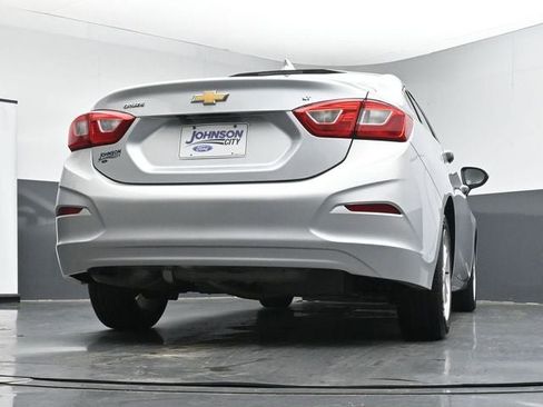 Used 2018 Chevrolet Cruze LT w/ Convenience Package image 32